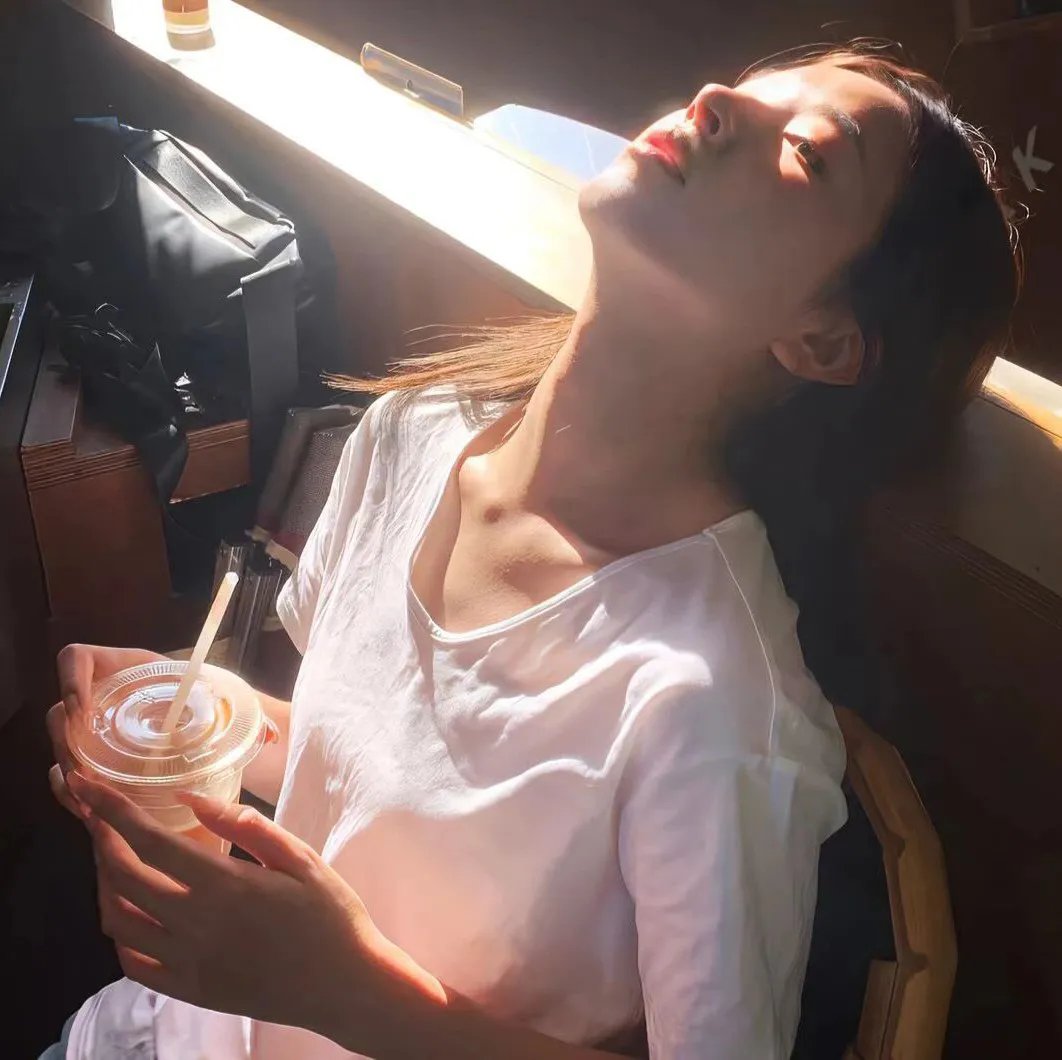 生娃后我龙女的身份曝光了